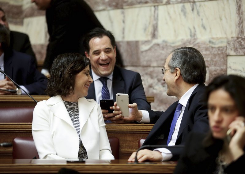 To παρασκήνιο της ΚΟ της ΝΔ: Η ποσέτ Κακλαμάνη και το wet look της Ασημακοπούλου [εικόνες] | iefimerida.gr 5