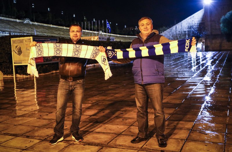 Συνοδεία ισχυρής αστυνομικής παρουσίας τα 4 πούλμαν Ουκρανών οπαδών στο ΟΑΚΑ [εικόνες] | iefimerida.gr 3