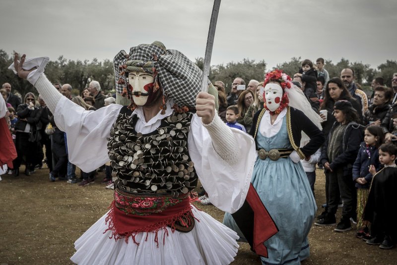 Κούλουμα στο Κέντρο Πολιτισμού Ιδρυμα Νιάρχος -Με ταραμά, χορούς και τραγούδια [εικόνες] | iefimerida.gr 2