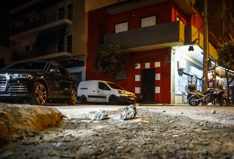 Αγρια επεισόδια οπαδών του Παναθηναϊκού και του Ολυμπιακού στην Καλλιθέα [εικόνες & βίντεο] | iefimerida.gr 0