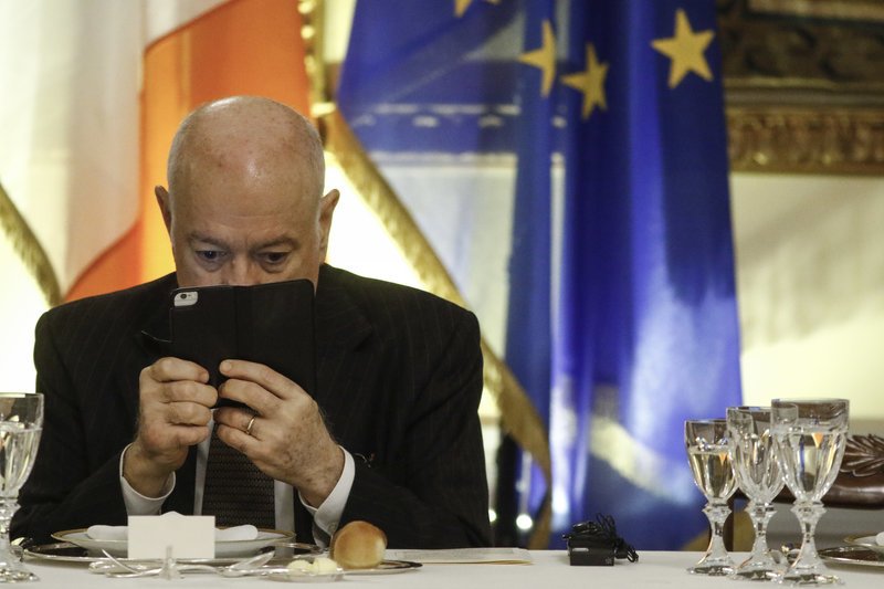 Παυλόπουλος στον Ιρλανδό πρόεδρο: Μένουμε στο ευρωπαϊκό σκάφος με θυσίες για τους λαούς μας [εικόνες] | iefimerida.gr 9