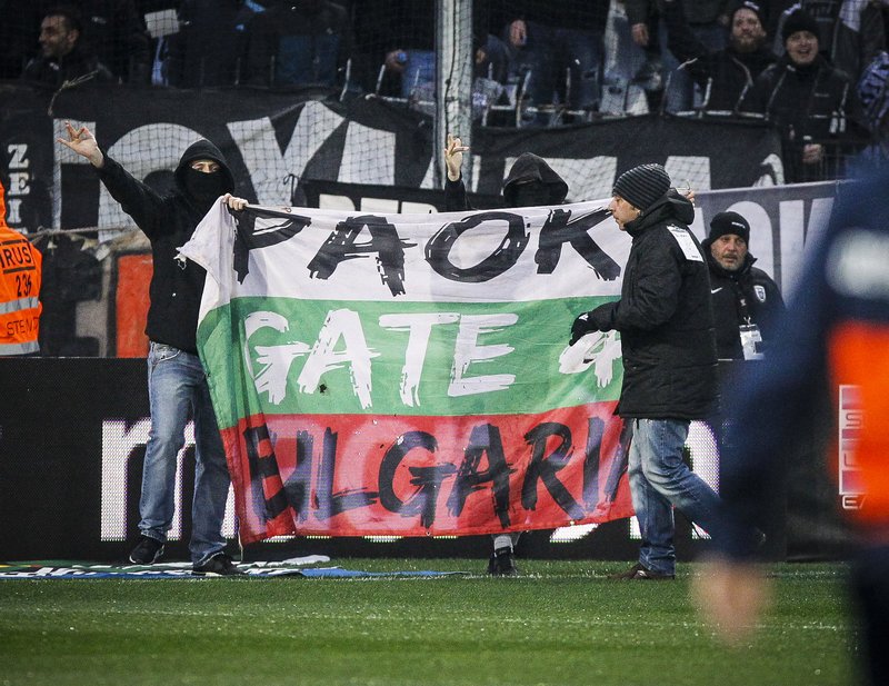 Σημαίες της Βουλγαρίας, των ΗΠΑ, ναύτες και... μηχανάκι στις εξέδρες της Τούμπας [εικόνες] | iefimerida.gr 2