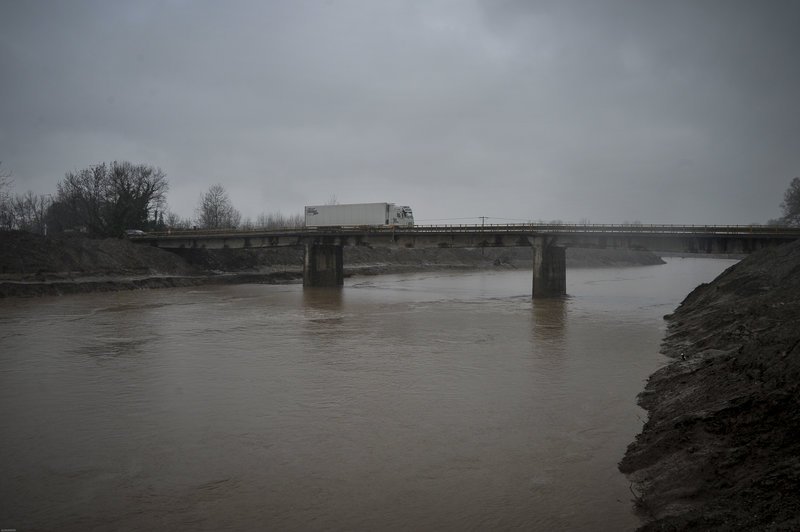 «Φούσκωσε» επικίνδυνα ο Πηνειός -Φόβοι για πλημμύρες [εικόνες] | iefimerida.gr 4