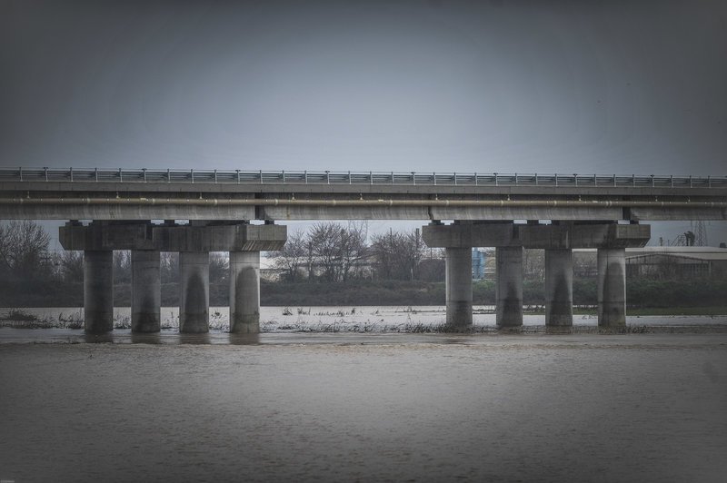 «Φούσκωσε» επικίνδυνα ο Πηνειός -Φόβοι για πλημμύρες [εικόνες] | iefimerida.gr 1