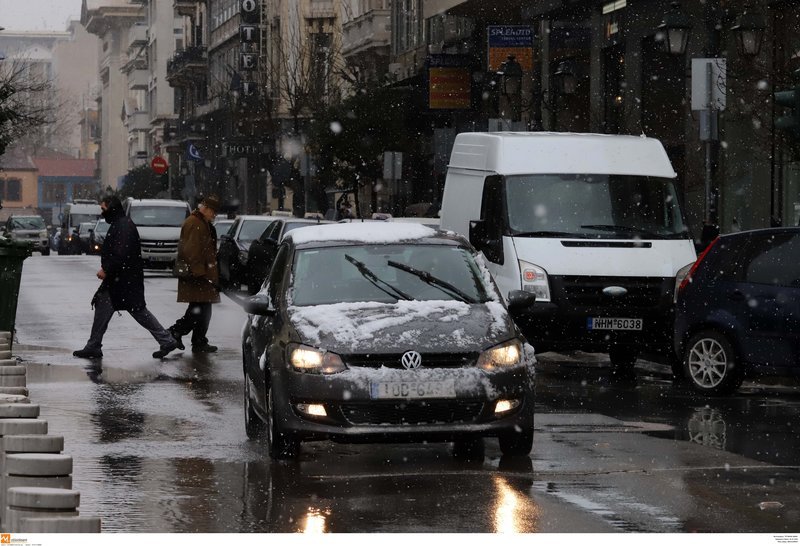 Χιόνι και στο κέντρο της Θεσσαλονίκης [εικόνες & βίντεο] | iefimerida.gr 7