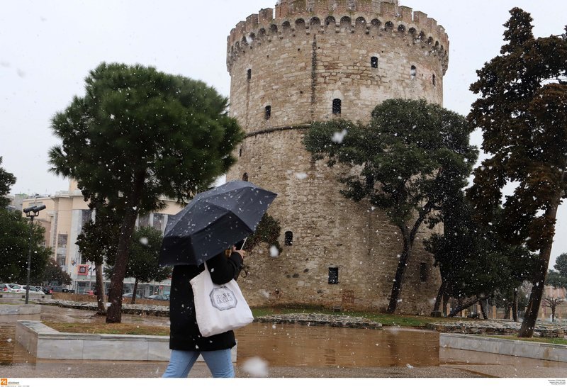 Χιόνι και στο κέντρο της Θεσσαλονίκης [εικόνες & βίντεο] | iefimerida.gr 11