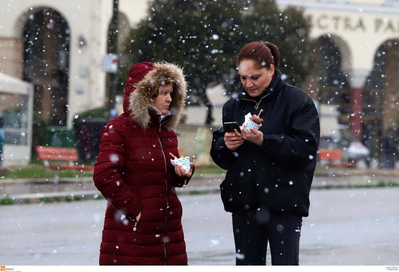 Χιόνι και στο κέντρο της Θεσσαλονίκης [εικόνες & βίντεο] | iefimerida.gr 9