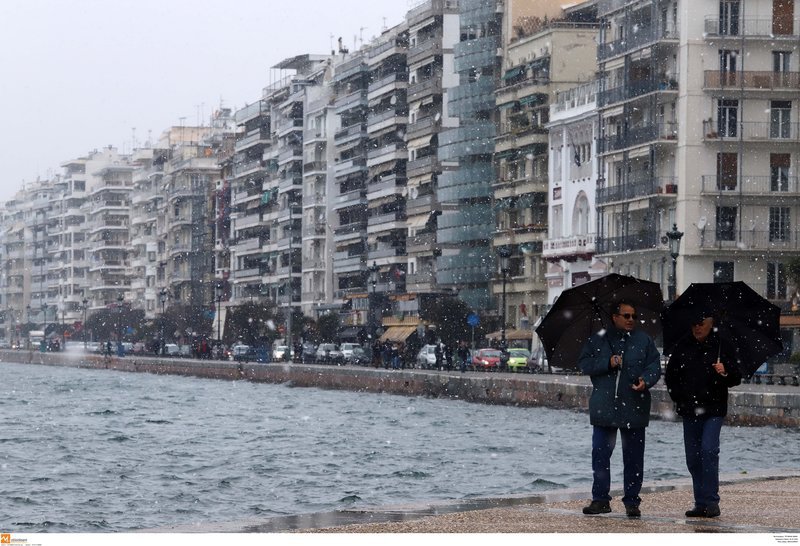 Χιόνι και στο κέντρο της Θεσσαλονίκης [εικόνες & βίντεο] | iefimerida.gr 12
