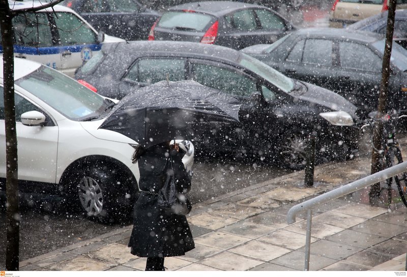 Χιόνι και στο κέντρο της Θεσσαλονίκης [εικόνες & βίντεο] | iefimerida.gr 3