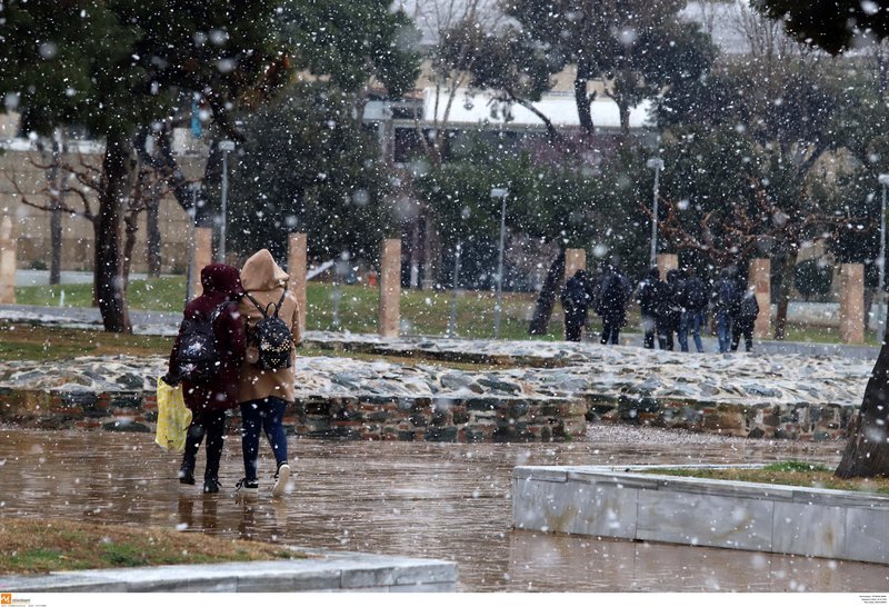 Χιόνι και στο κέντρο της Θεσσαλονίκης [εικόνες & βίντεο] | iefimerida.gr 5