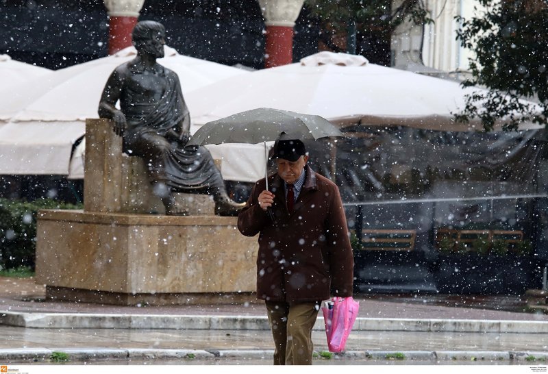 Χιόνι και στο κέντρο της Θεσσαλονίκης [εικόνες & βίντεο] | iefimerida.gr 4