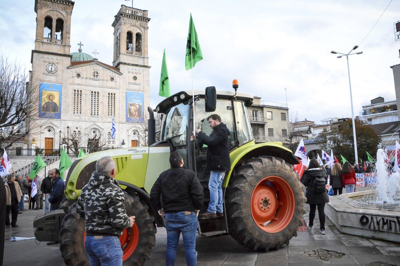 Τρίπολη: Ενταση και χημικά έξω από το Περιφερειακό Συνέδριο όπου μίλησε  ο Τσίπρας [εικόνες & βίντεο] | iefimerida.gr 4