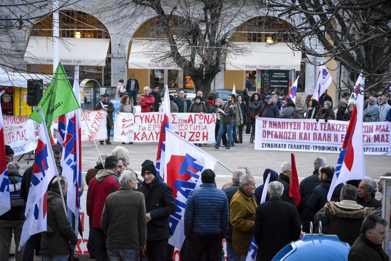 Τρίπολη: Ενταση και χημικά έξω από το Περιφερειακό Συνέδριο όπου μίλησε  ο Τσίπρας [εικόνες & βίντεο] | iefimerida.gr 3
