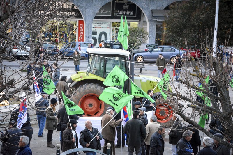 Τρίπολη: Ενταση και χημικά έξω από το Περιφερειακό Συνέδριο όπου μίλησε  ο Τσίπρας [εικόνες & βίντεο] | iefimerida.gr 2