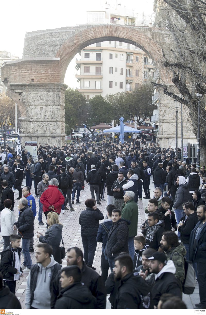 ΠΑΟΚ: Συγκέντρωση οπαδών στην Καμάρα για την τιμωρία [εικόνες] | iefimerida.gr 5