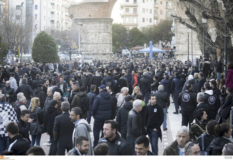 ΠΑΟΚ: Συγκέντρωση οπαδών στην Καμάρα για την τιμωρία [εικόνες] | iefimerida.gr 3
