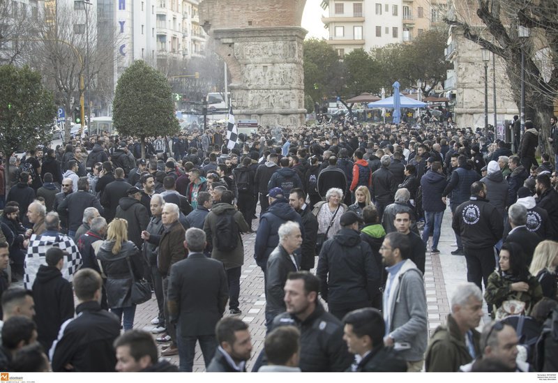 ΠΑΟΚ: Συγκέντρωση οπαδών στην Καμάρα για την τιμωρία [εικόνες] | iefimerida.gr 2