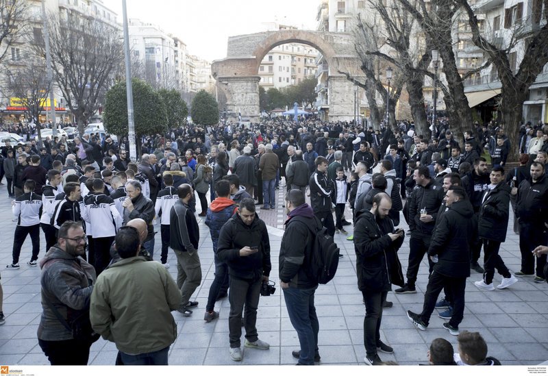 ΠΑΟΚ: Συγκέντρωση οπαδών στην Καμάρα για την τιμωρία [εικόνες] | iefimerida.gr 0