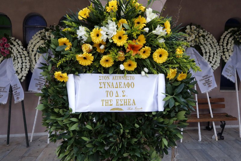 Σε κλίμα συγκίνησης το τελευταίο «αντίο» στον Βασίλη Μουλόπουλο [εικόνες & βίντεο] | iefimerida.gr 0