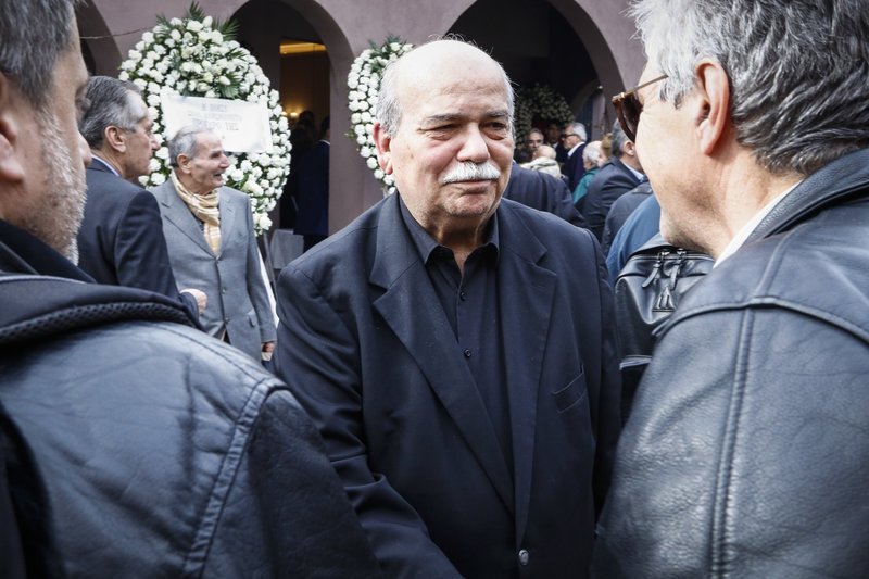 Σε κλίμα συγκίνησης το τελευταίο «αντίο» στον Βασίλη Μουλόπουλο [εικόνες & βίντεο] | iefimerida.gr 1