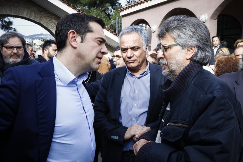 Σε κλίμα συγκίνησης το τελευταίο «αντίο» στον Βασίλη Μουλόπουλο [εικόνες & βίντεο] | iefimerida.gr 6