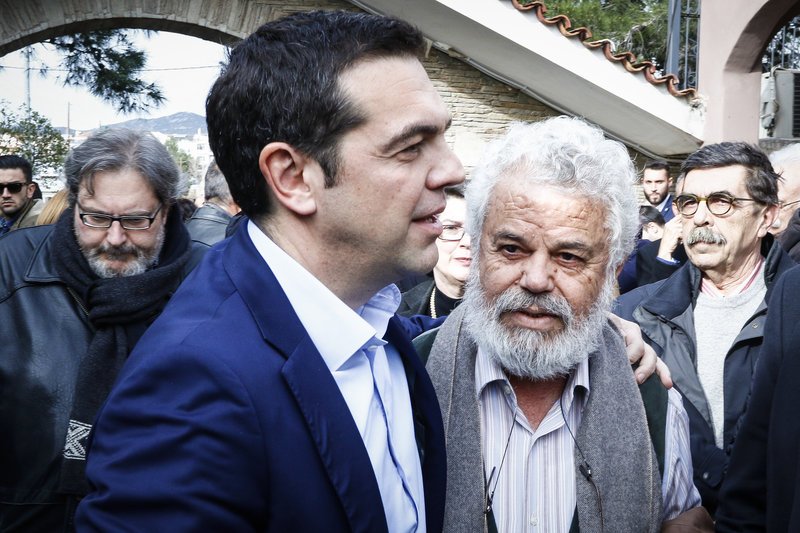 Σε κλίμα συγκίνησης το τελευταίο «αντίο» στον Βασίλη Μουλόπουλο [εικόνες & βίντεο] | iefimerida.gr 5