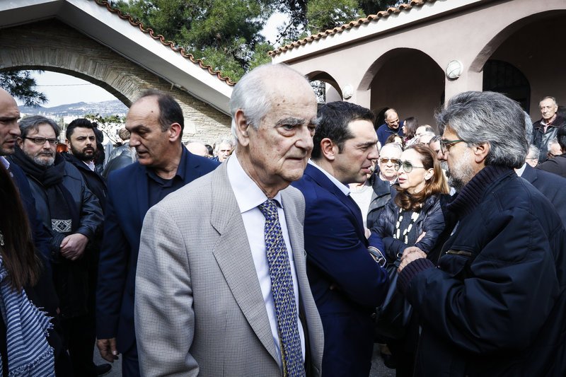 Σε κλίμα συγκίνησης το τελευταίο «αντίο» στον Βασίλη Μουλόπουλο [εικόνες & βίντεο] | iefimerida.gr 7