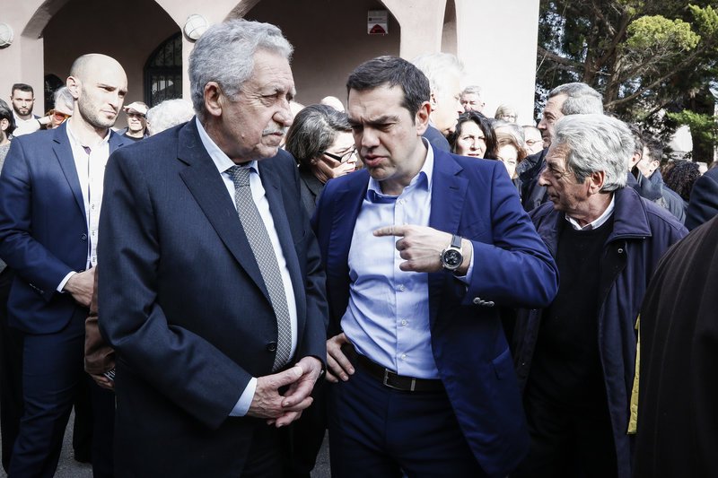 Σε κλίμα συγκίνησης το τελευταίο «αντίο» στον Βασίλη Μουλόπουλο [εικόνες & βίντεο] | iefimerida.gr 8