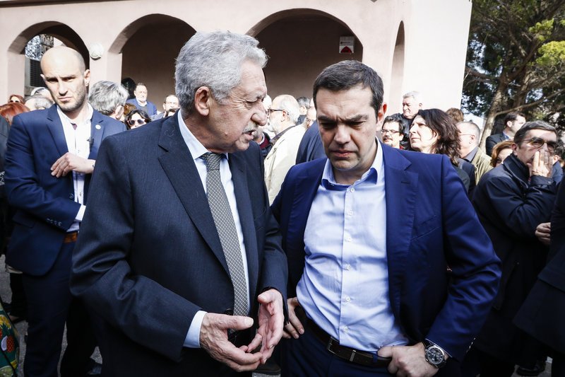 Σε κλίμα συγκίνησης το τελευταίο «αντίο» στον Βασίλη Μουλόπουλο [εικόνες & βίντεο] | iefimerida.gr 9