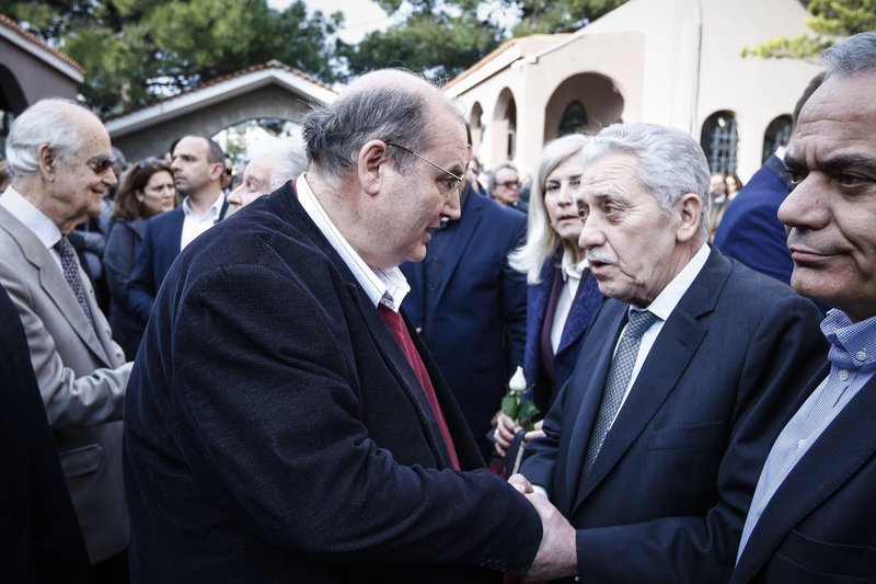 Σε κλίμα συγκίνησης το τελευταίο «αντίο» στον Βασίλη Μουλόπουλο [εικόνες & βίντεο] | iefimerida.gr 10