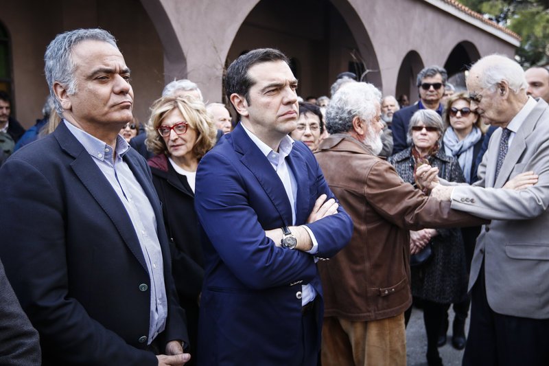 Σε κλίμα συγκίνησης το τελευταίο «αντίο» στον Βασίλη Μουλόπουλο [εικόνες & βίντεο] | iefimerida.gr 2