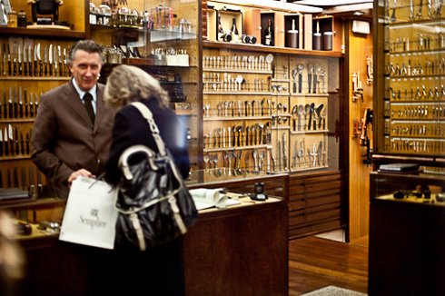 Θύμα της κρίσης ο θρυλικός «G. Lorenzi» στο Μιλάνο: Τέλος εποχής για το ιστορικότερο κατάστημα ειδών καπνιστού της Ευρώπης [εικόνες] | iefimerida.gr 2