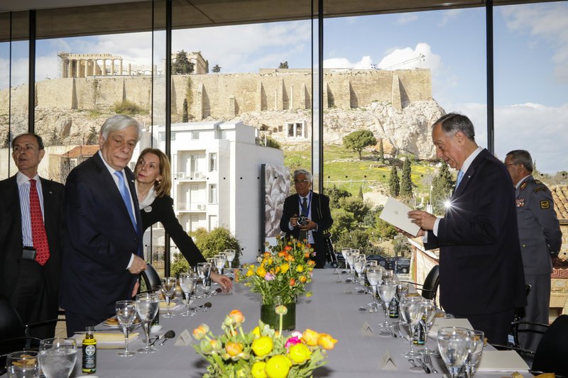 Στο Μουσείο της Ακρόπολης ο Πορτογάλος Πρόεδρος -Μαγεύτηκε από τη θέα [εικόνες]   | iefimerida.gr 2