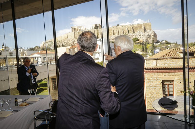 Στο Μουσείο της Ακρόπολης ο Πορτογάλος Πρόεδρος -Μαγεύτηκε από τη θέα [εικόνες]   | iefimerida.gr 1