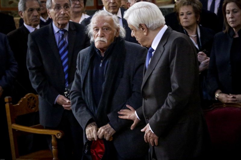 Ηταν όλοι εκεί για το τελευταίο αντίο στον Χρήστο Πασαλάρη [εικόνες] | iefimerida.gr 4