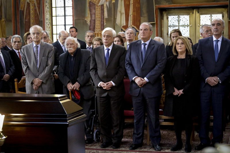 Ηταν όλοι εκεί για το τελευταίο αντίο στον Χρήστο Πασαλάρη [εικόνες] | iefimerida.gr 0