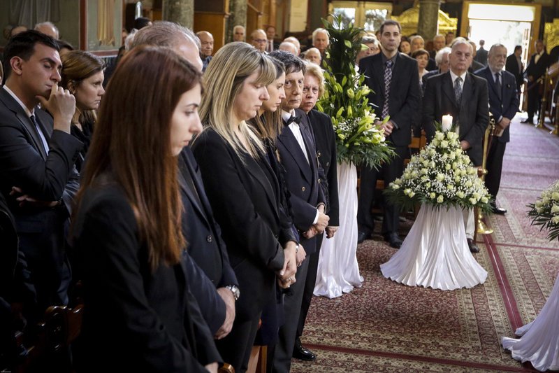 Ηταν όλοι εκεί για το τελευταίο αντίο στον Χρήστο Πασαλάρη [εικόνες] | iefimerida.gr 1