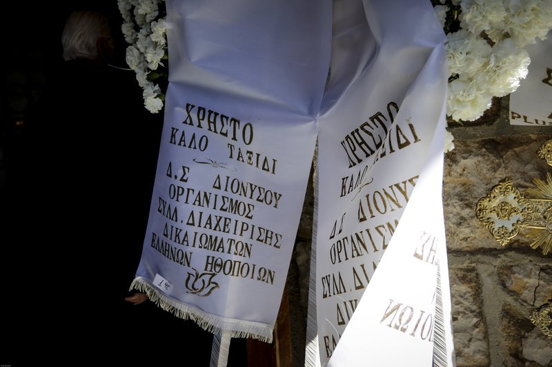 Ολοι οι ηθοποιοί στο τελευταίο αντίο στον Χρήστο Σιμαρδάνη [εικόνες] | iefimerida.gr 34