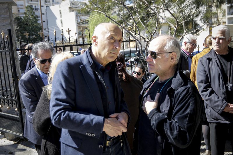 Ολοι οι ηθοποιοί στο τελευταίο αντίο στον Χρήστο Σιμαρδάνη [εικόνες] | iefimerida.gr 7