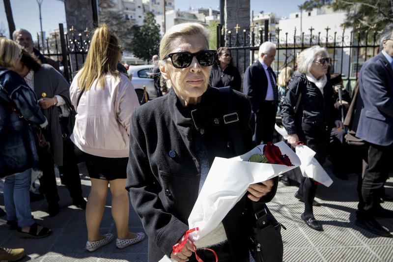 Ολοι οι ηθοποιοί στο τελευταίο αντίο στον Χρήστο Σιμαρδάνη [εικόνες] | iefimerida.gr 6