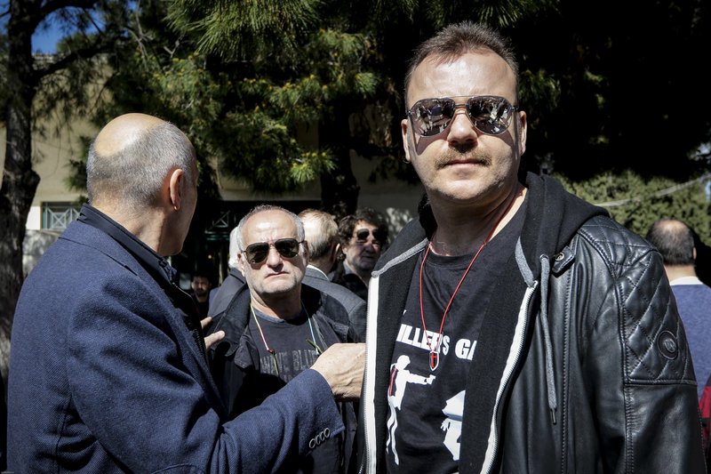 Ολοι οι ηθοποιοί στο τελευταίο αντίο στον Χρήστο Σιμαρδάνη [εικόνες] | iefimerida.gr 9