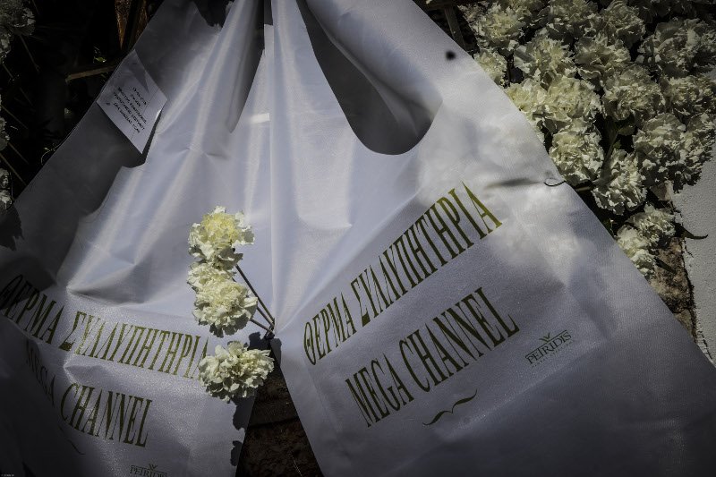 Ολοι οι ηθοποιοί στο τελευταίο αντίο στον Χρήστο Σιμαρδάνη [εικόνες] | iefimerida.gr 0