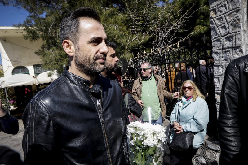 Ολοι οι ηθοποιοί στο τελευταίο αντίο στον Χρήστο Σιμαρδάνη [εικόνες] | iefimerida.gr 31