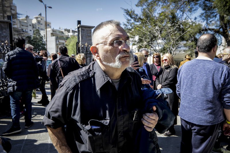 Ολοι οι ηθοποιοί στο τελευταίο αντίο στον Χρήστο Σιμαρδάνη [εικόνες] | iefimerida.gr 32