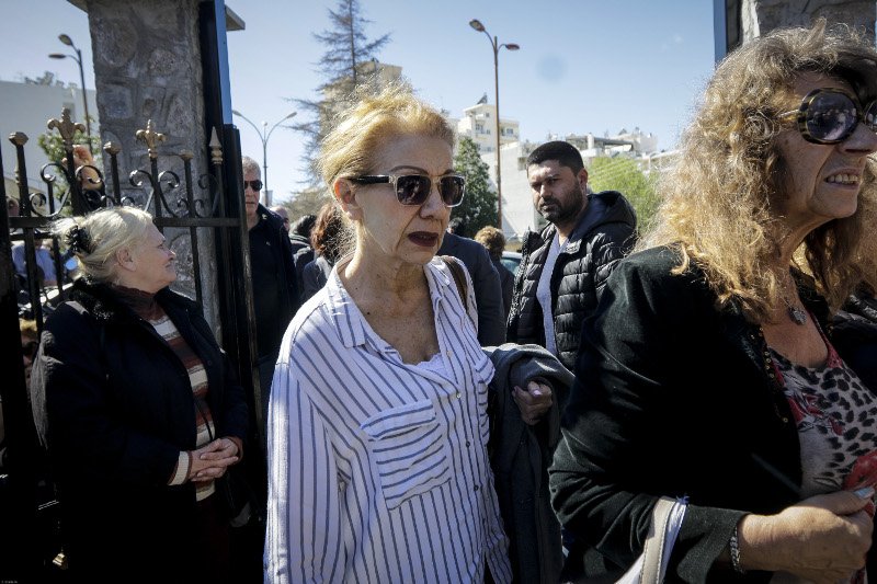 Ολοι οι ηθοποιοί στο τελευταίο αντίο στον Χρήστο Σιμαρδάνη [εικόνες] | iefimerida.gr 4