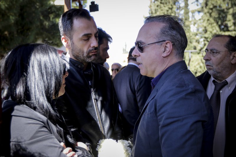 Ολοι οι ηθοποιοί στο τελευταίο αντίο στον Χρήστο Σιμαρδάνη [εικόνες] | iefimerida.gr 14