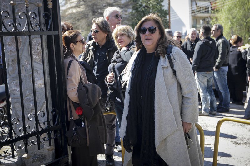 Ολοι οι ηθοποιοί στο τελευταίο αντίο στον Χρήστο Σιμαρδάνη [εικόνες] | iefimerida.gr 15