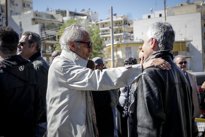 Ολοι οι ηθοποιοί στο τελευταίο αντίο στον Χρήστο Σιμαρδάνη [εικόνες] | iefimerida.gr 16