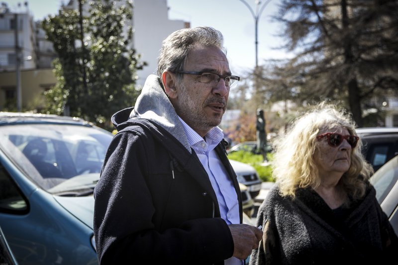 Ολοι οι ηθοποιοί στο τελευταίο αντίο στον Χρήστο Σιμαρδάνη [εικόνες] | iefimerida.gr 18