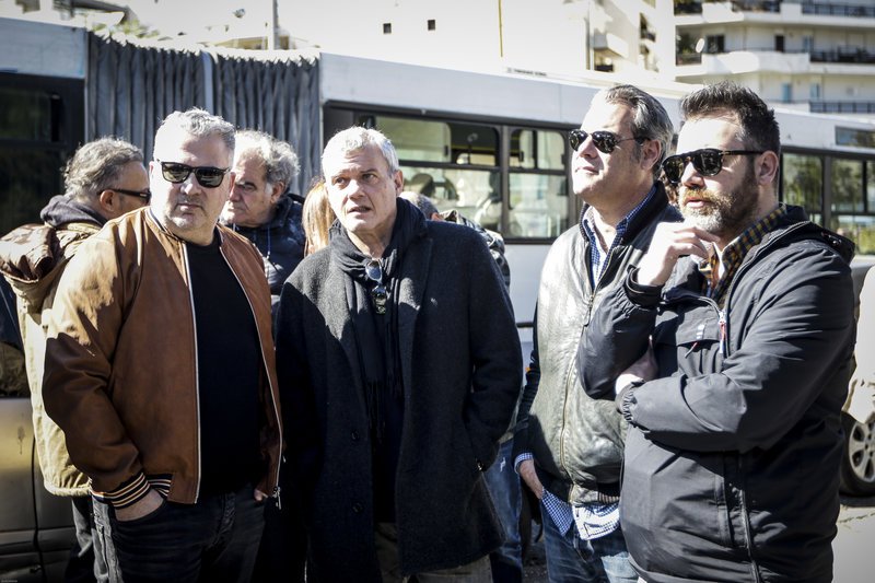 Ολοι οι ηθοποιοί στο τελευταίο αντίο στον Χρήστο Σιμαρδάνη [εικόνες] | iefimerida.gr 19